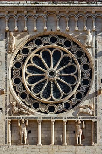 Facciata del Duomo di Spoleto: il Rosone e i Simboli degli Evangelisti