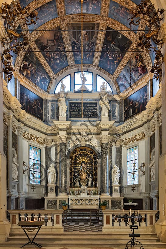 Interno della Cappella del Rosario nella Chiesa di Santa Corona a Vicenza, con le opere degli Albanese, Maganza e Damini