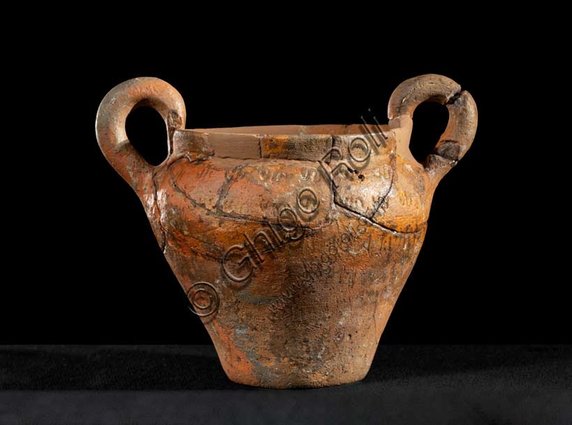 Image of the Melenzani Amphora, Etruscan inscribed vase, Museo Civico Archeologico di Bologna