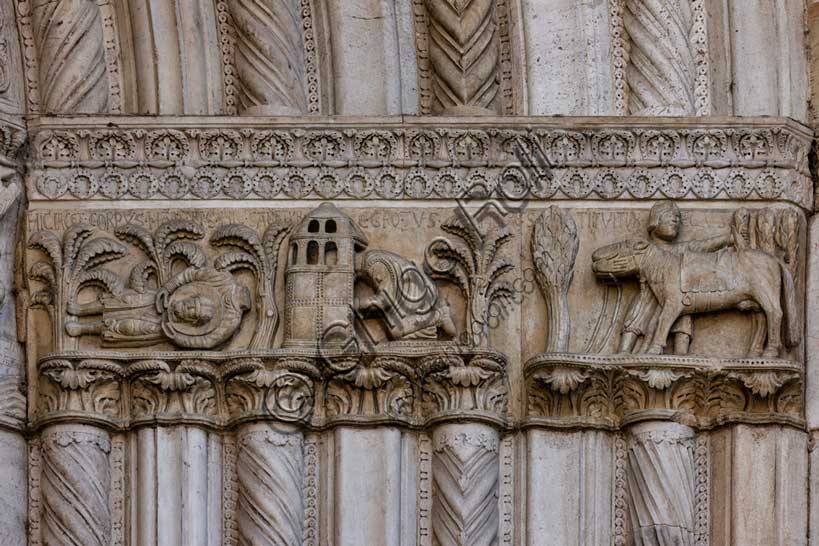Dettaglio archivolto portale maggiore Duomo Fidenza con Storie di San Donnino, scultura Benedetto Antelami