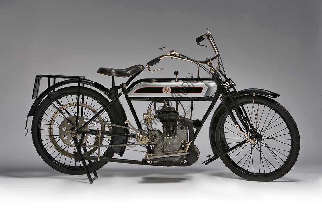 Foto moto storica italiana Bianchi C 75 A modello 1914 restaurata