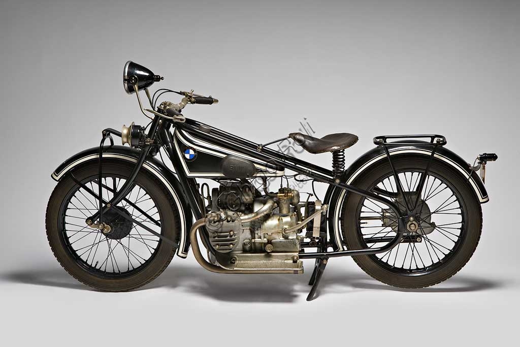 BMW R 42 del 1927 moto d'epoca restaurata a Monaco