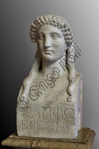 Busto scultoreo di Saffo, poetessa greca, conservato nei Musei Capitolini di Roma