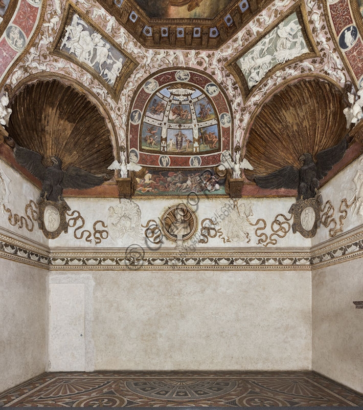 Veduta della parete occidentale della Camera delle Aquile, Palazzo Te Mantova, affreschi di Giulio Romano per Federico Gonzaga