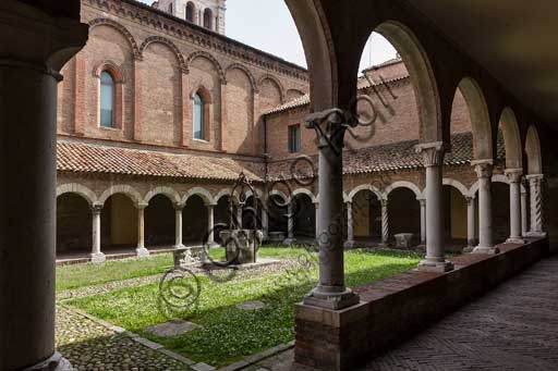 Veduta del chiostro interno rinascimentale della Chiesa di San Romano, sede del Museo della Cattedrale di Ferrara