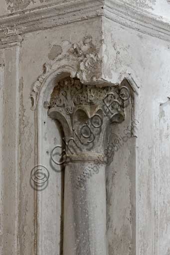 Colonna angolare con capitello scultoreo normanno, Cripta della Cappella Palatina, Palazzo dei Normanni, Palermo