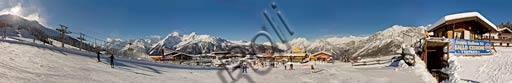 Panorama del comprensorio sciistico di Bormio 2000 con piste e impianti di risalita in Valtellina