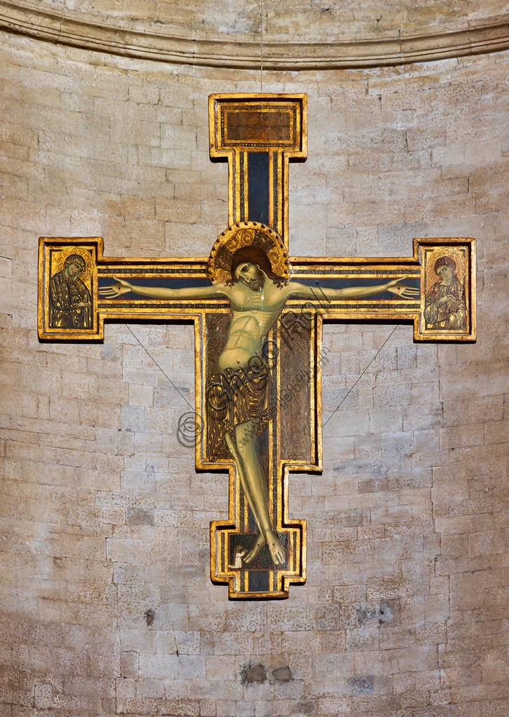 Crocifisso medievale su tavola dipinta, abside del Duomo di Todi, metà del Duecento