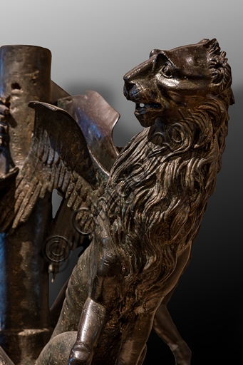 Dettaglio scultura bronzea Grifi e Leoni della Fontana Maggiore, Perugia, Galleria Nazionale dell'Umbria