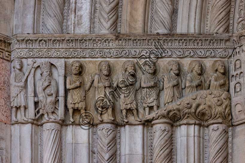 Dettaglio scultura archivolto Duomo Fidenza - Storie di San Donnino di Benedetto Antelami