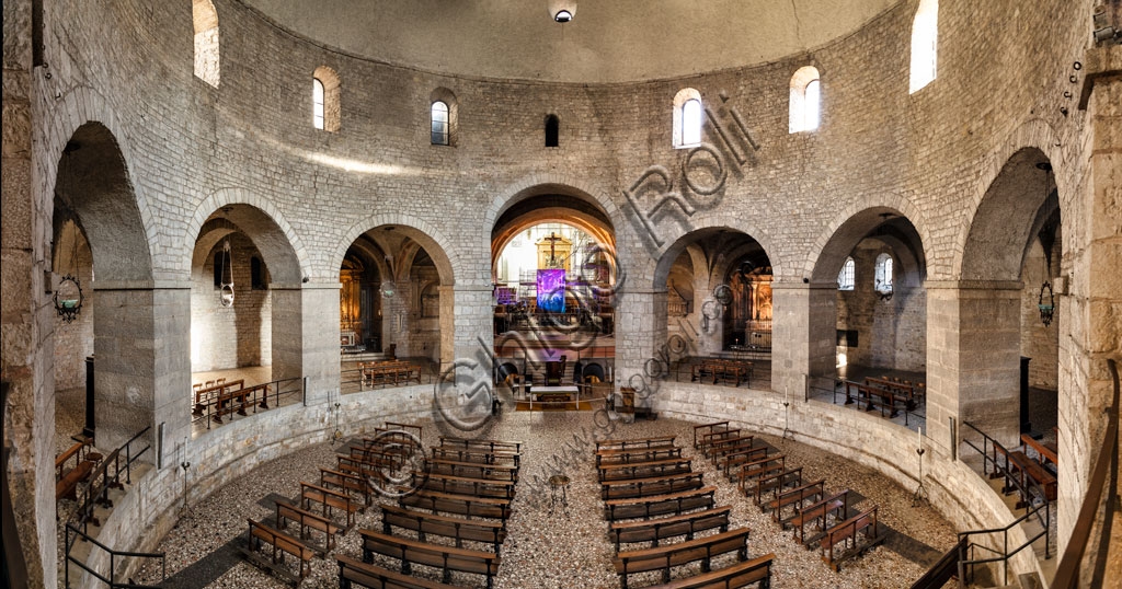 Interno a pianta circolare del Duomo Vecchio di Brescia, architettura romanica dell'XI secolo