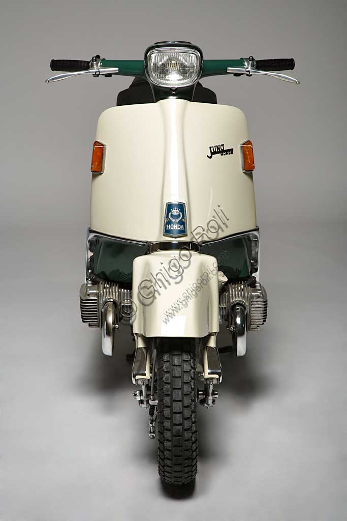 Honda Juno M 85, scooter d'epoca restaurato del 1963, motore bicilindrico boxer