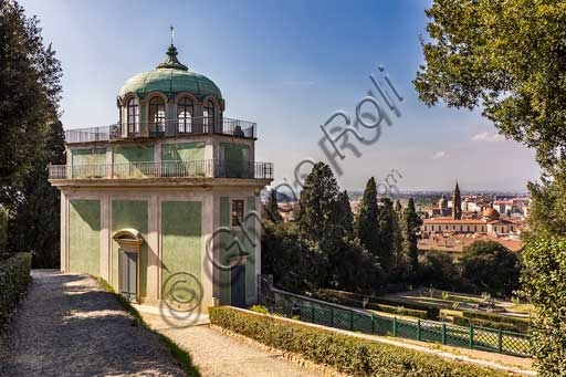 View of the Kaffeehaus pavilion, a Rococo building from 1776 in the Boboli Gardens, Florence, with the Basilica of Santo Spirito in the background.