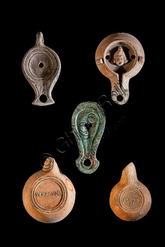 Five excavated Roman terracotta oil lamps - Civic Archaeological Museum of Bologna