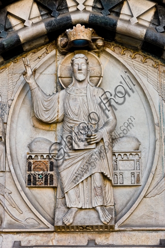 Dettaglio scultoreo della lunetta con Cristo Giudice e simboli degli Evangelisti, Duomo di Genova, 1225 circa