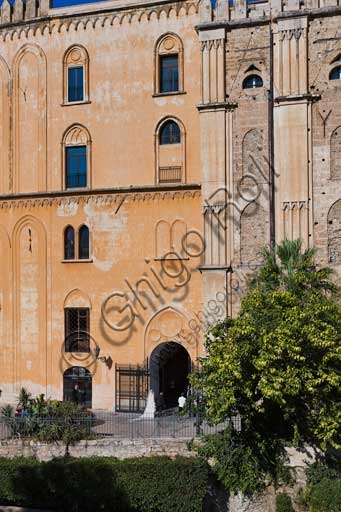Sposi all'ingresso sud-ovest del Palazzo Reale (Palazzo dei Normanni) a Palermo