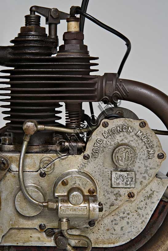 Moto d'epoca classica italiana Mignon 125 N del 1925, motore monocilindrico MMM in condizioni conservate