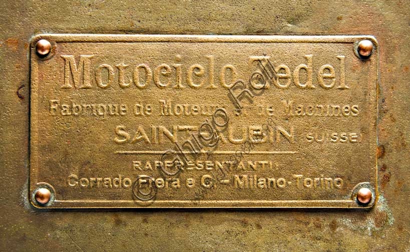 Moto d'epoca Zedel-Frera 3 Hp del 1903 restaurata, colore nero, con motore monocilindrico 350cc e forcella N.S.U.