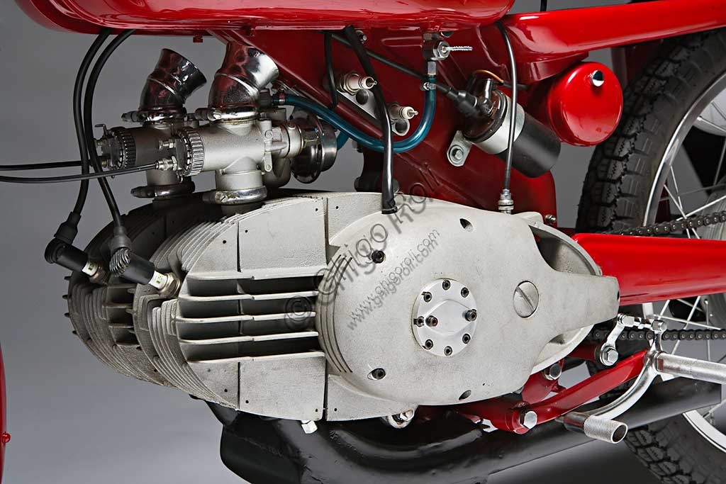 Motobi Gran Sport 250 GSS Competizione del 1956 restaurata, motore bicilindrico orizzontale