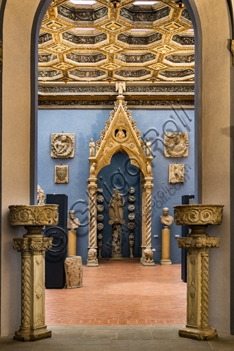 Interno della Sala delle Sculture al Museo Stefano Bardini di Firenze, Toscana