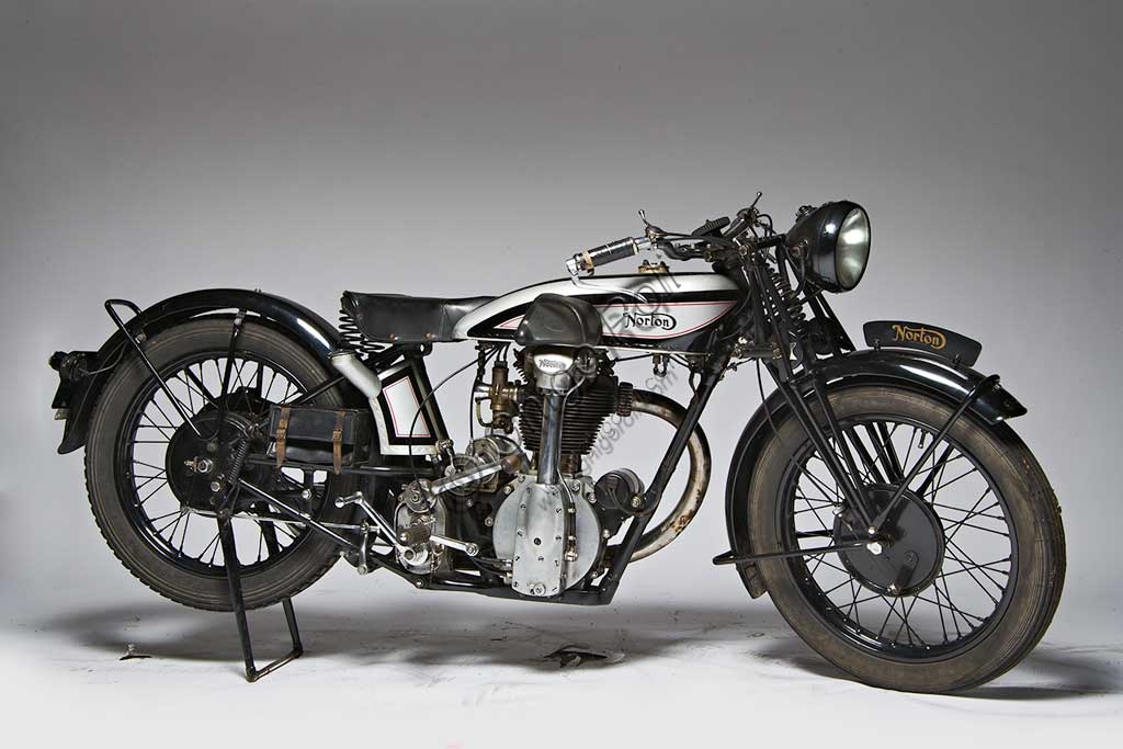 Norton 500 CS1 Camshaft One del 1928, moto d'epoca restaurata in mostra