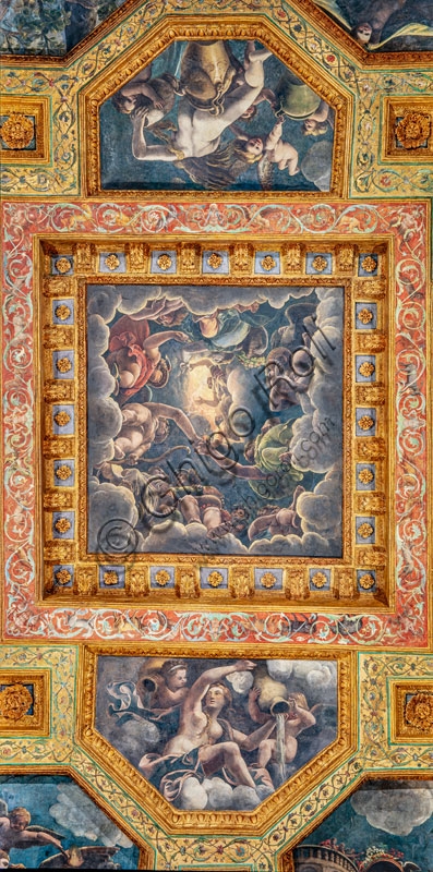 Dettaglio dell'affresco 'Le Nozze di Amore e Psiche' sulla volta della Camera di Psiche a Palazzo Te, Mantova