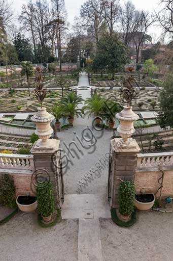 Vista parziale dell'Hortus Cinctus, il giardino circolare racchiuso nel muro dell'Orto Botanico di Padova
