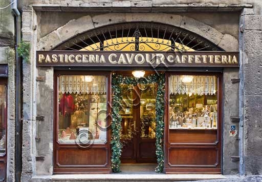 Interno storico della Pasticceria Cavour, negozio tradizionale a Bergamo Città Alta fondato nel 1850