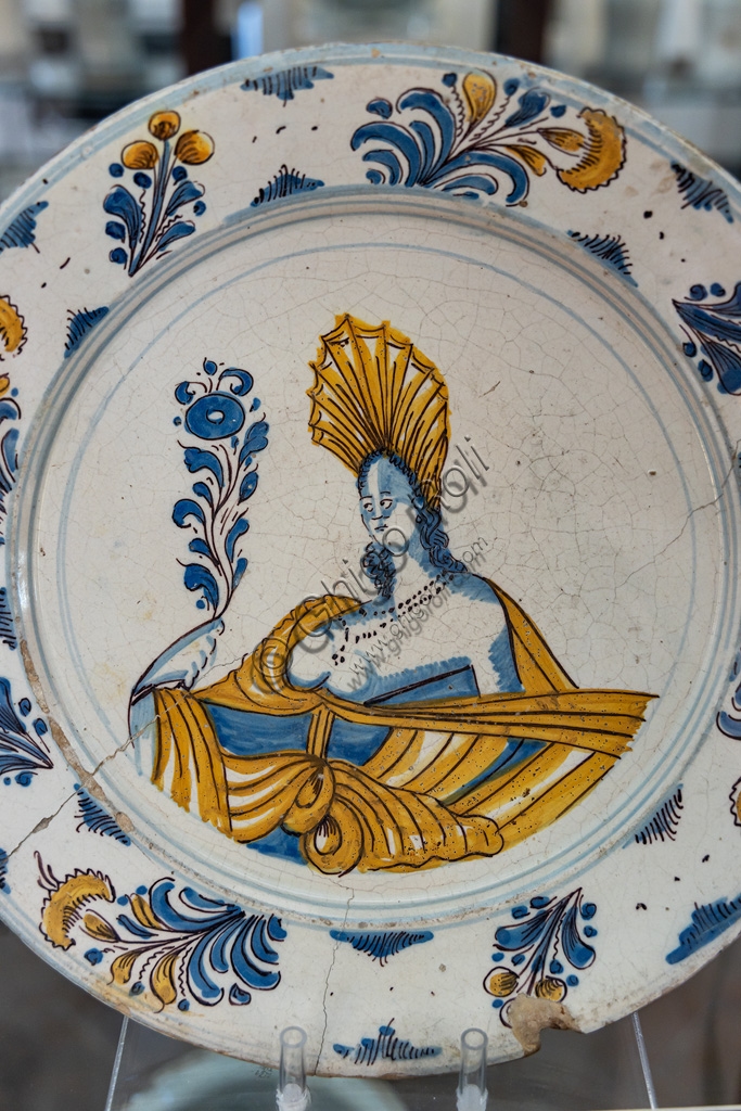 Antique Laterza majolica plate decorated with a female bust, 18th century, Deruta Ceramics Museum