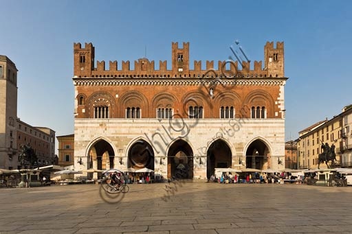 View of Piazza dei Cavalli (Horses Square) in Piacenza with the Gothic Palace and the equestrian statues of Ranuccio and Alessandro Farnese