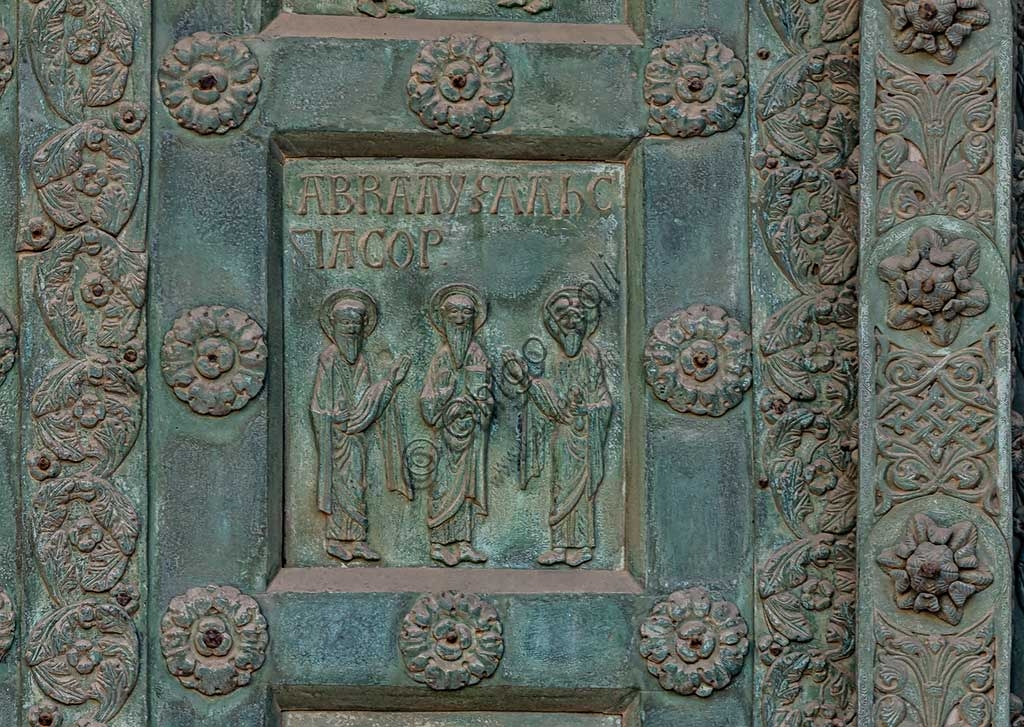 Formella bronzea Abramo Isacco Giacobbe Porta Bonanno Pisano Duomo Monreale