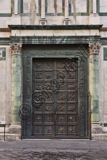 Porta Nord del Battistero di Firenze di Lorenzo Ghiberti, facciata in marmo bianco e verde con Storie del Nuovo Testamento