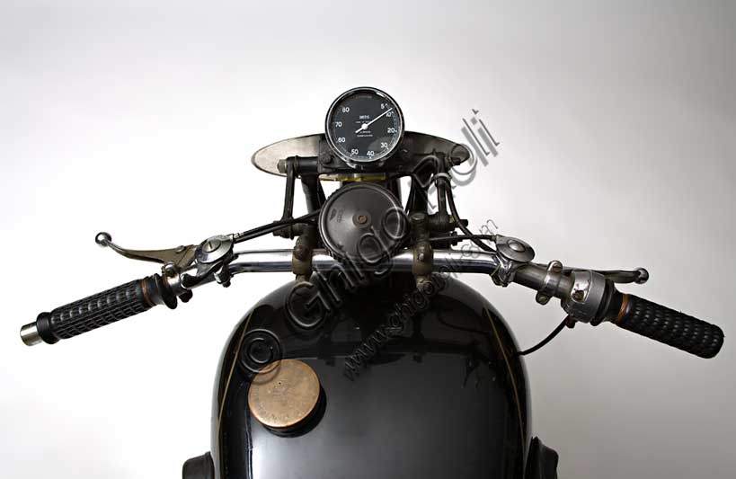 Restauro moto d'epoca Velocette GP MSS 500 del 1938, monocilindrica britannica