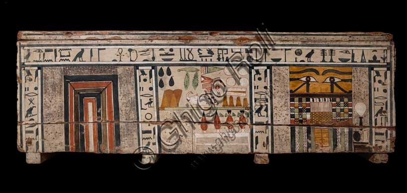 Sarcofago a cassa in legno stuccato di Irinimenpu, Egitto, Medio Regno, Museo Civico Archeologico di Bologna