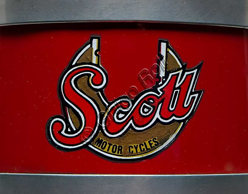 Scott Super Squirrel 1926, motocicletta d'epoca restaurata bicilindrica due tempi