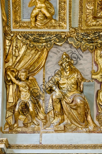 Statue of the prophet Daniel, Baroque sculpture by Lazzaro Tavarone in Genoa Cathedral