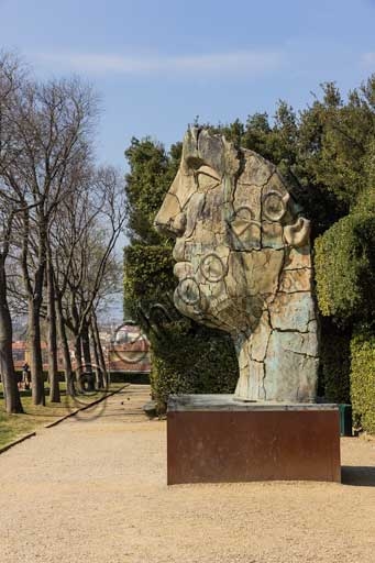 Statua bronzea di Igor Mitoraj nel Giardino di Boboli a Firenze, Prato dell'Uccellare
