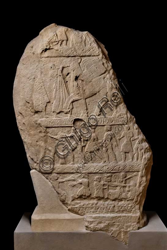 Stele funeraria etrusca di Vel Kaikna, particolare del viaggio nell'aldilà su quadriga, Museo Archeologico di Bologna