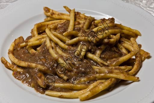 Plate of fresh straccetti pasta with Boletus edulis porcini mushrooms at Piacentino Hotel Restaurant in Bobbio
