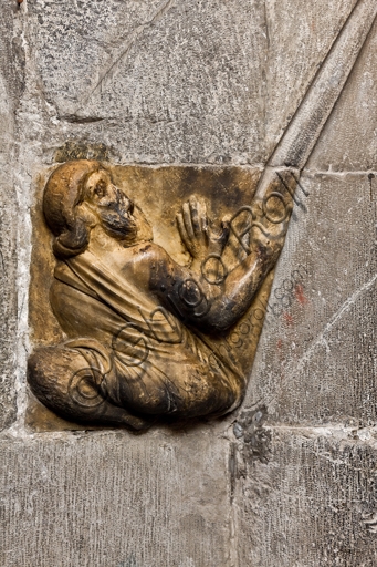 Scultura del Telamone reggivolta, Duomo di San Lorenzo, Genova, opera romanica del 1225