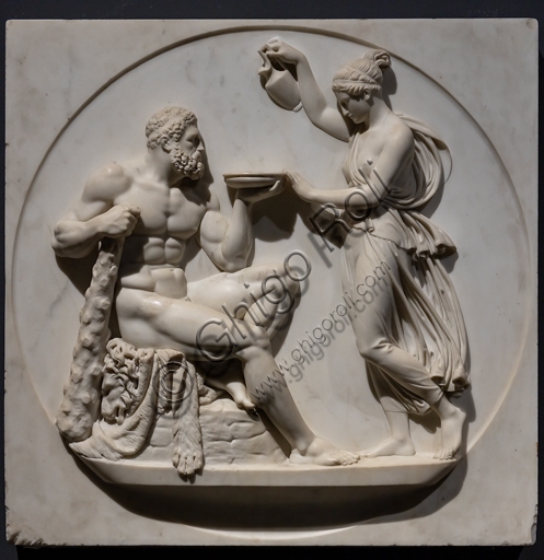 Scultura in marmo di Bertel Thorvaldsen raffigurante Ercole che riceve la coppa dell'immortalità dalla dea Ebe