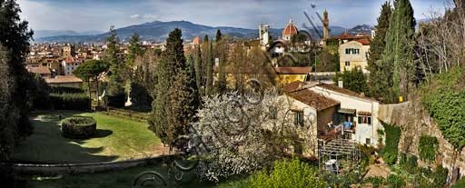 Panoramic view of Florence's historic center from the hill of the Boboli Gardens, with the Duomo and Palazzo Vecchio in the foreground
