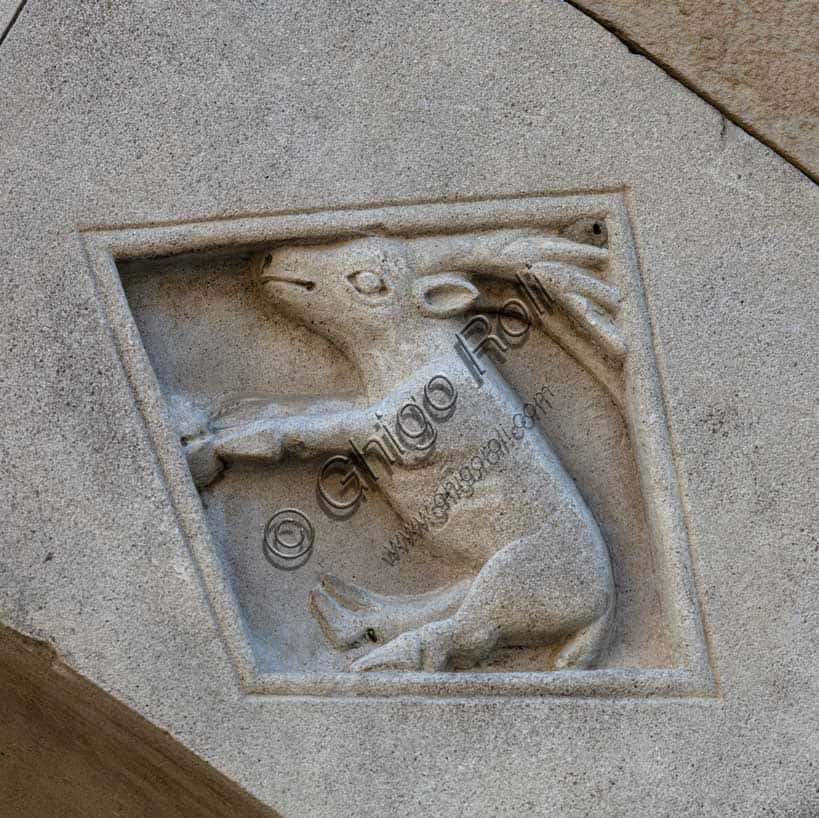 La Carità: Allegoria nel Duomo di Fidenza di Benedetto Antelami