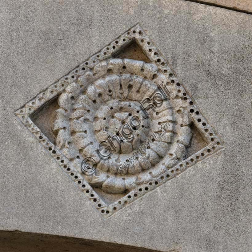 La Fede di Antelami: Allegoria nel Duomo di Fidenza
