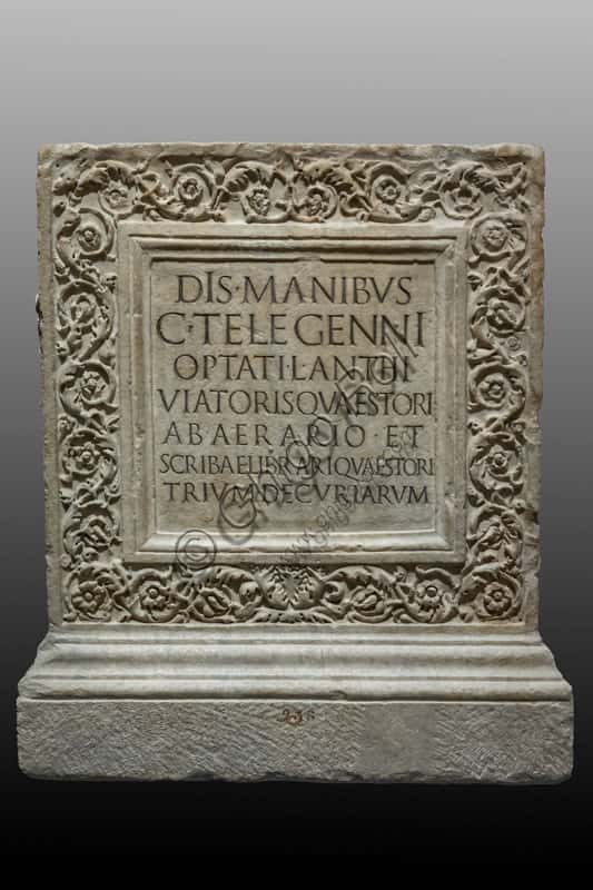Funerary Altar of D. Telegennius Antho: Front Part Analysis