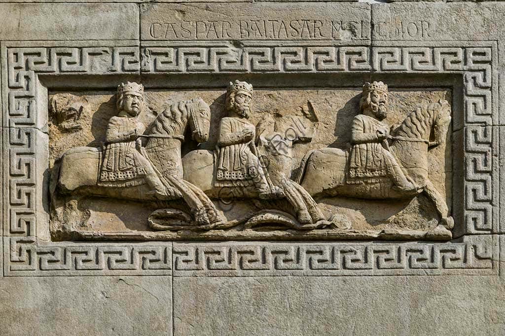 Bassorilievo dei Re Magi di Benedetto Antelami a Fidenza