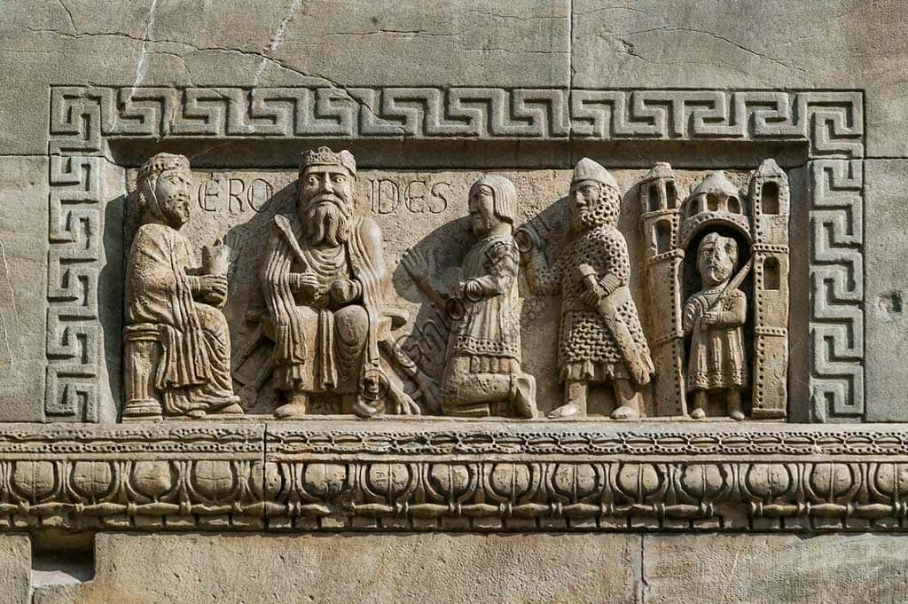 Bassorilievo di Re Erode in Trono sul Duomo di Fidenza
