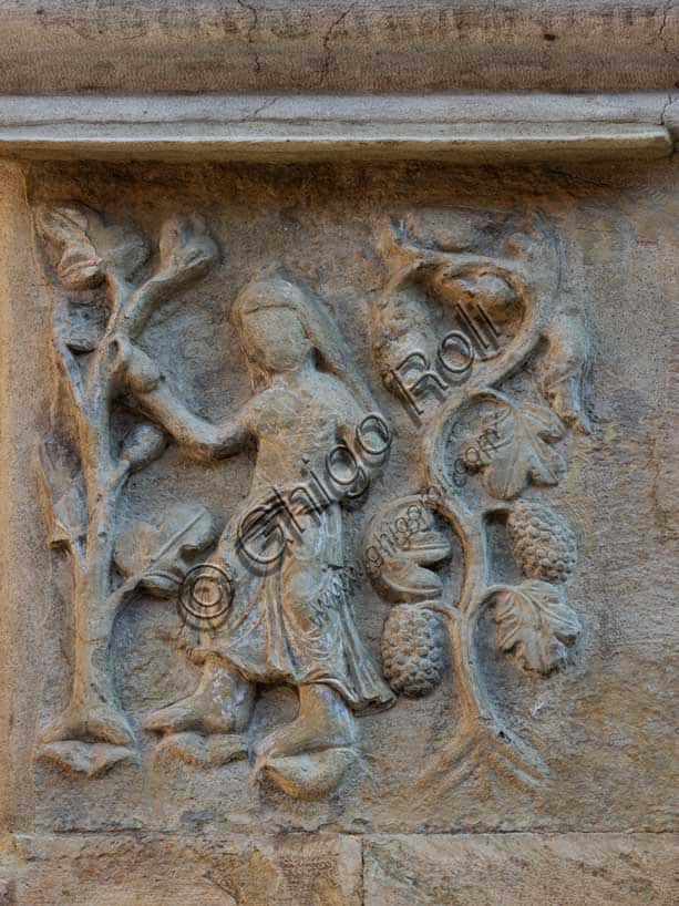 Formella del mese di Settembre o Vergine di Benedetto Antelami a Fidenza