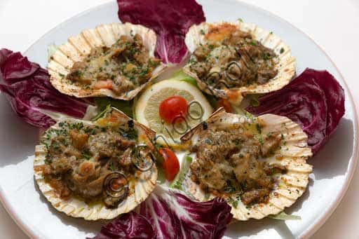 Capesante Gratinate con Funghi Porcini: Ricetta e Preparazione