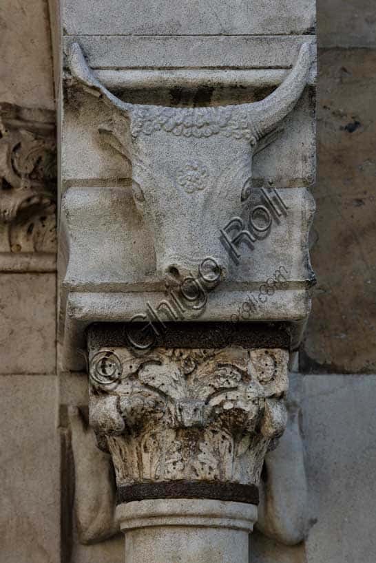 Capitello con Bucranio del Duomo di Fidenza, opera di Antelami